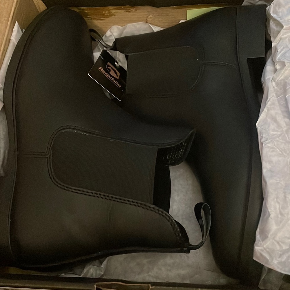 Black leather boots size 9